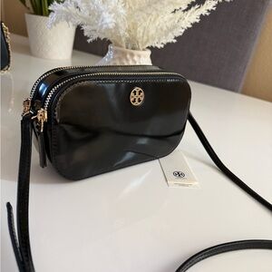 NWT tory burch shine smooth camera black crossbody bag 176890 ($425)